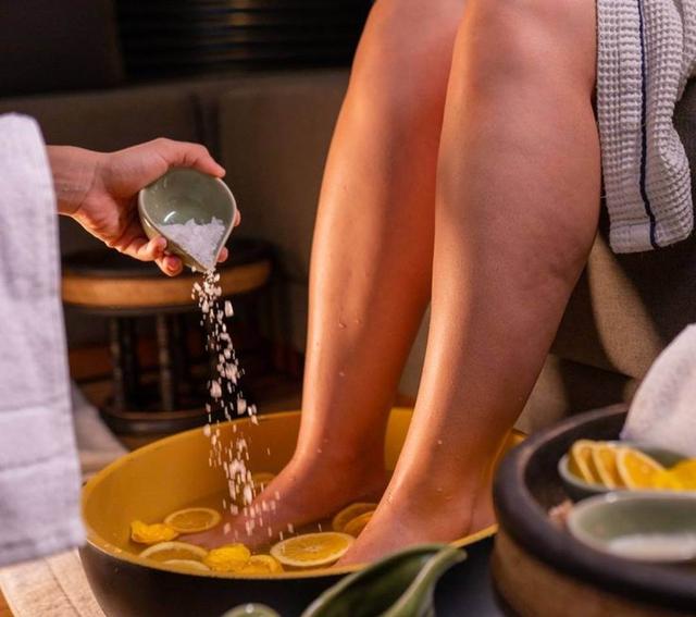 足湯 ハーブバスソルト使用